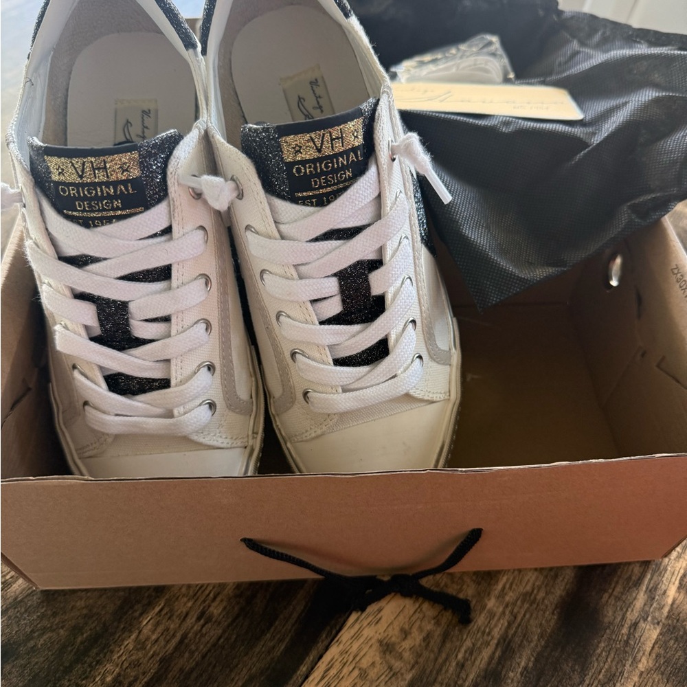 Vintage Havana Alive 707 Sneakers White Black Star Glitter Size 8 NIB